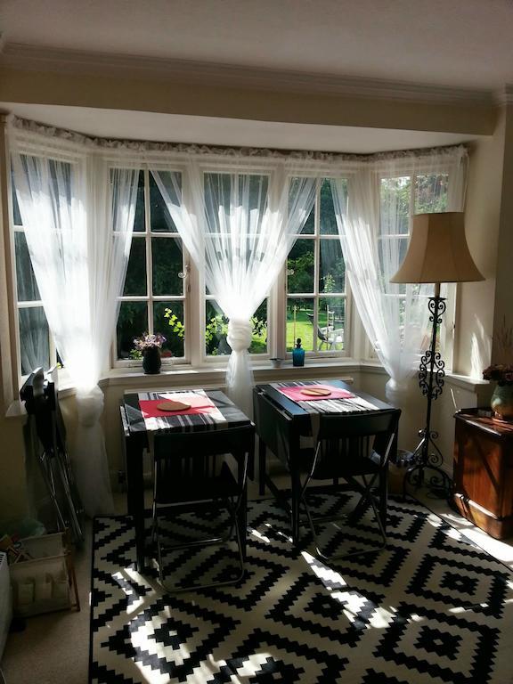 Rosemead Guest House Claygate Ngoại thất bức ảnh
