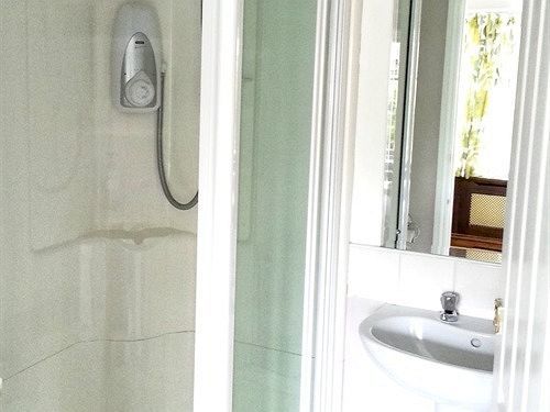 Rosemead Guest House Claygate Ngoại thất bức ảnh